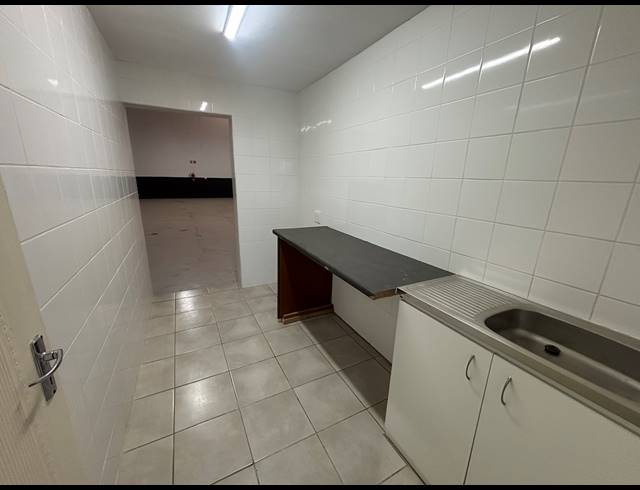 275M² WAREHOUSE TO LET IN STRAND INDUSTRIA
